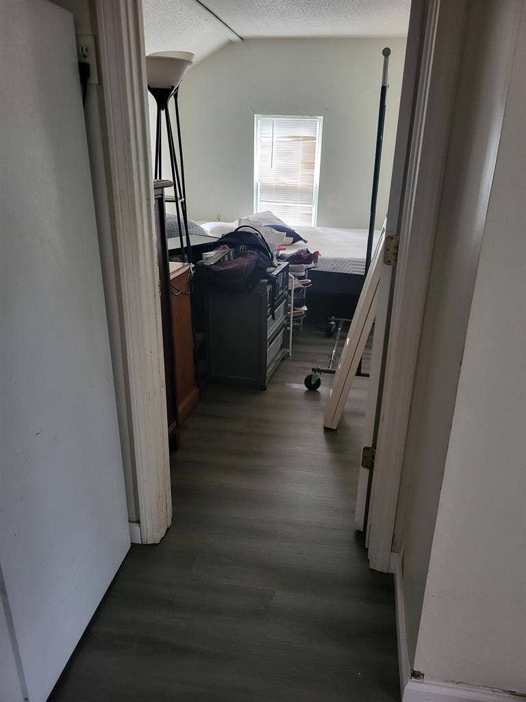 I'm the landlord renting room