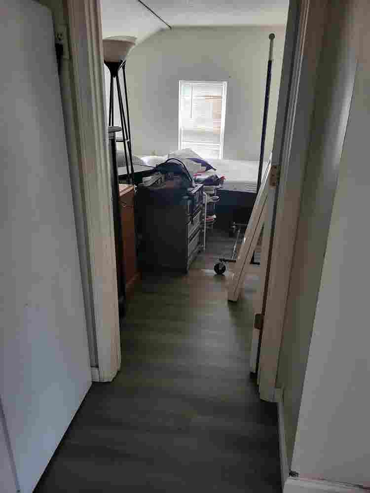I'm the landlord renting room