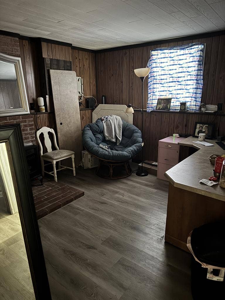 Looking for a mature Roommate.