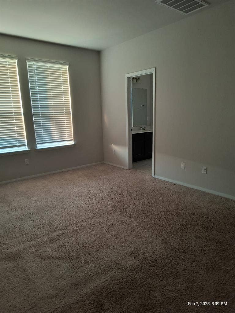 Master Bedroom w/ Private Bathroom