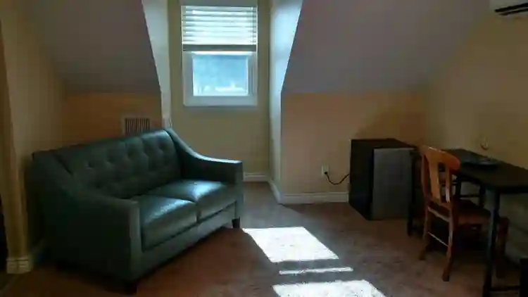 ROOM AVAILABLE MID MAY