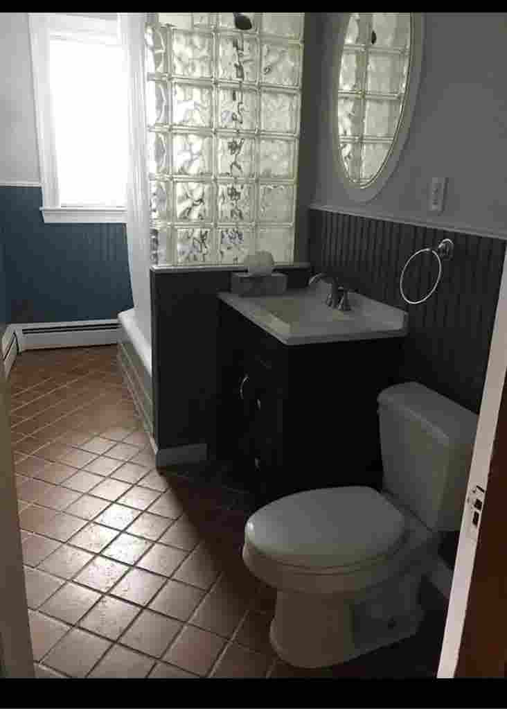 Room for rent in a spacious 2 BR