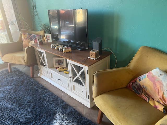 Share Beautiful Home-2 rooms!  NOW