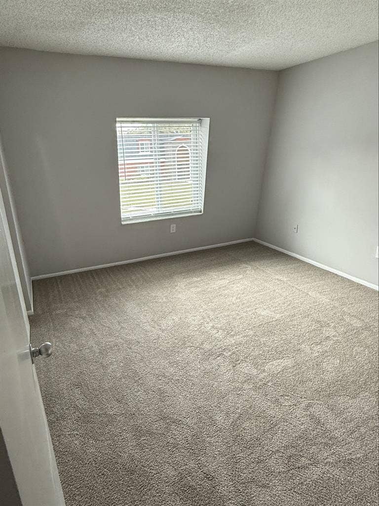 2 rooms for rent w/ shared bathroom