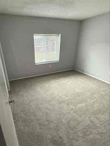2 rooms for rent w/ shared bathroom