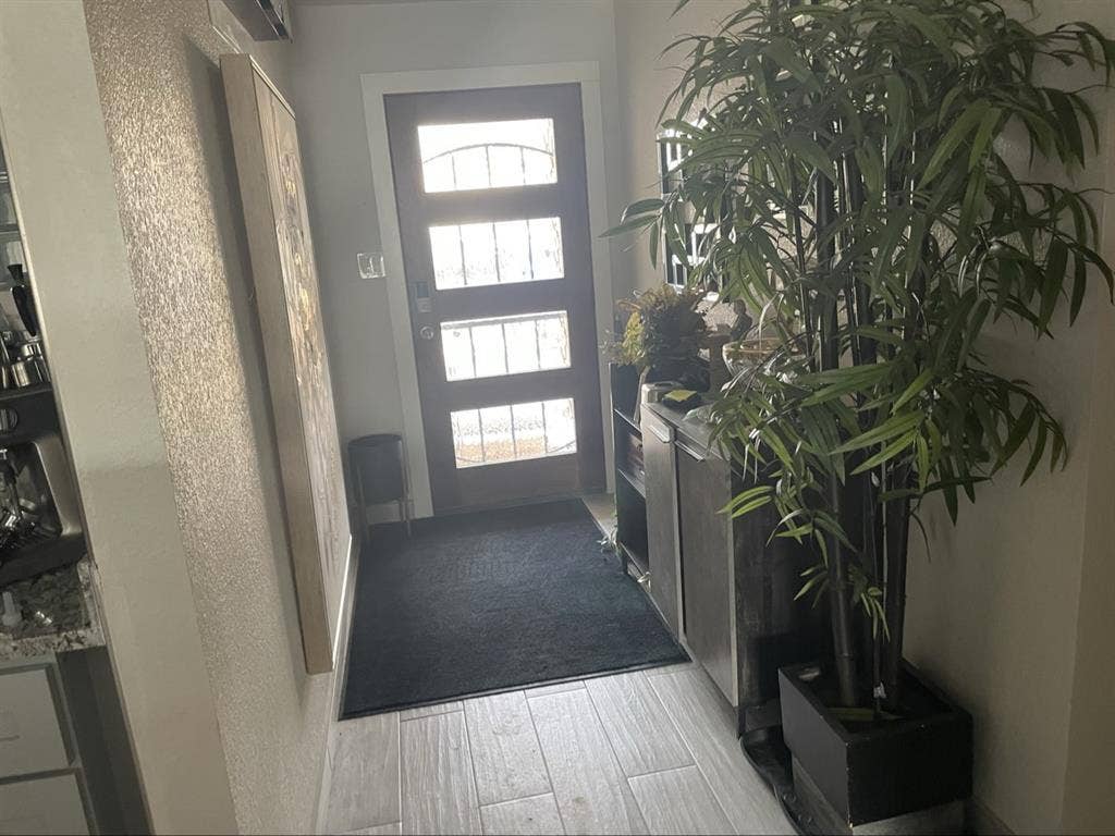 Furnished room and house share