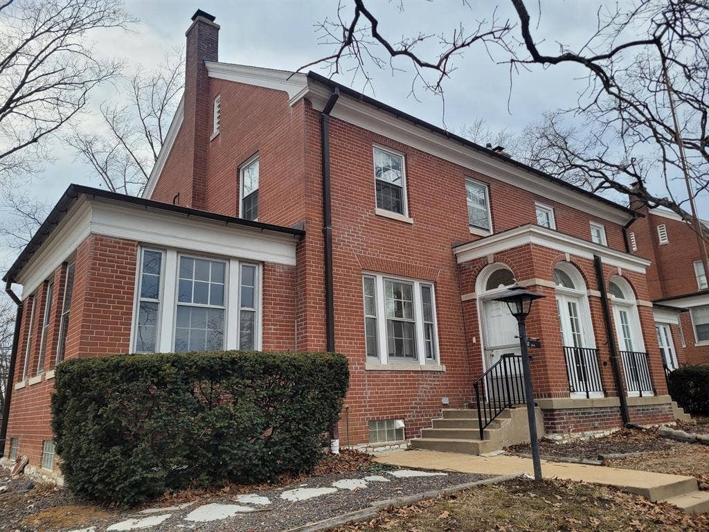 Looking for a third roomate (male)