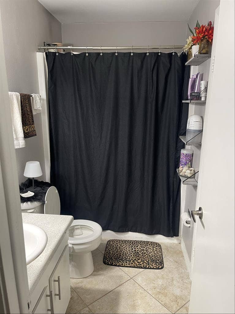 PRIVATE ROOM BY
THE BEACH AVAILABLE