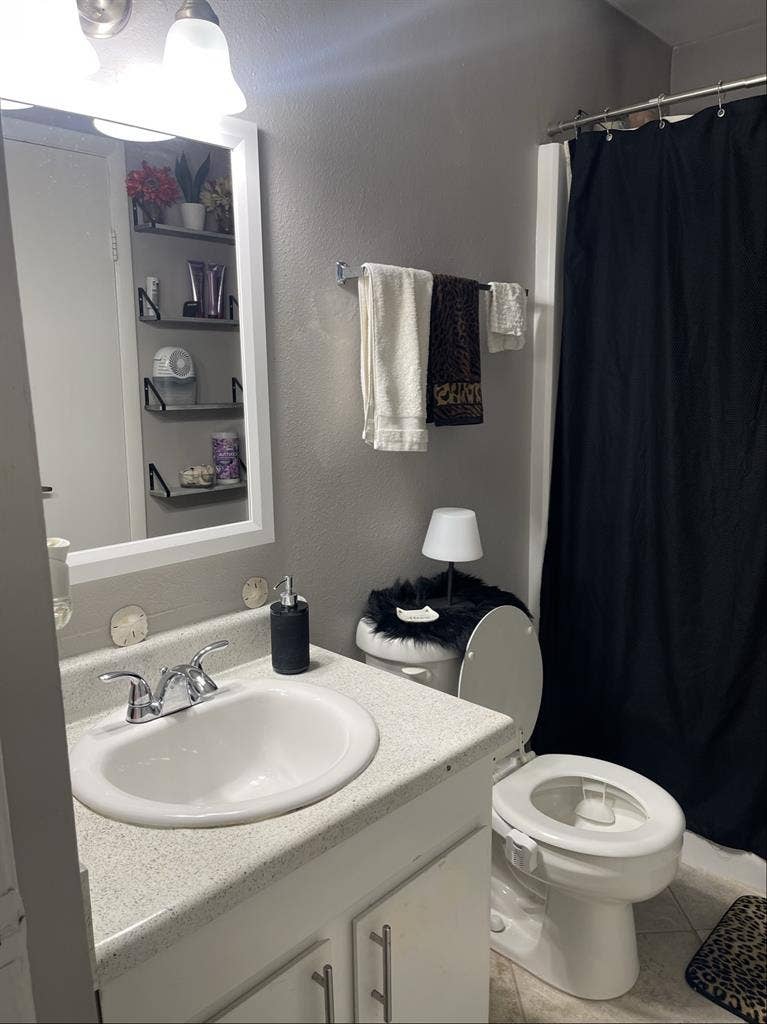 PRIVATE ROOM BY
THE BEACH AVAILABLE
