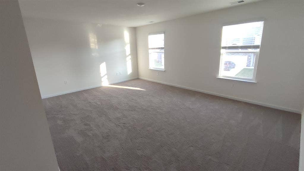 Master Bed with private Bath/Closet