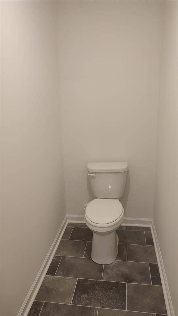 Master Bed with private Bath/Closet