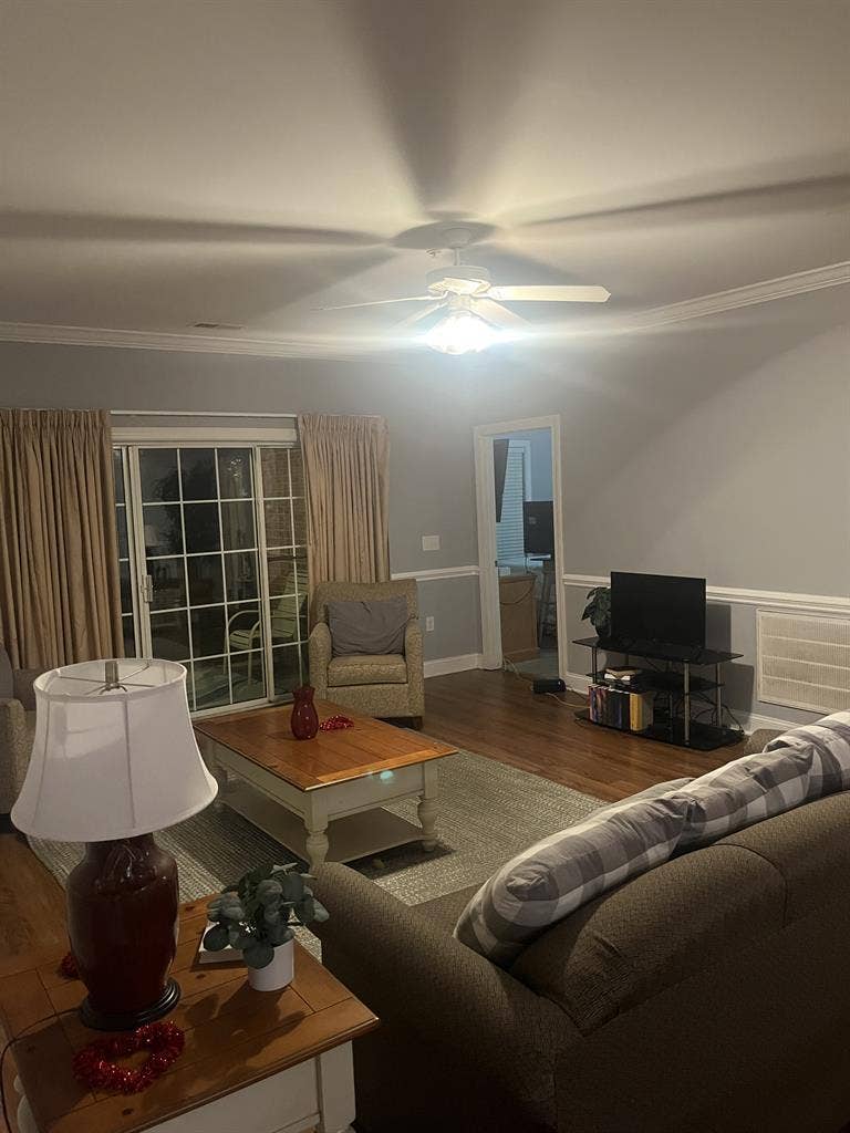 3 bedroom apartment in center of MB