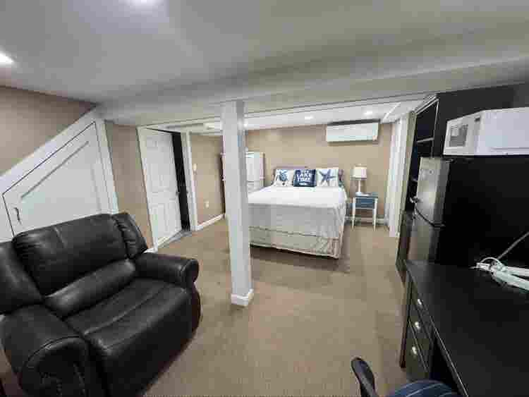 Room in Yarmouth Port $