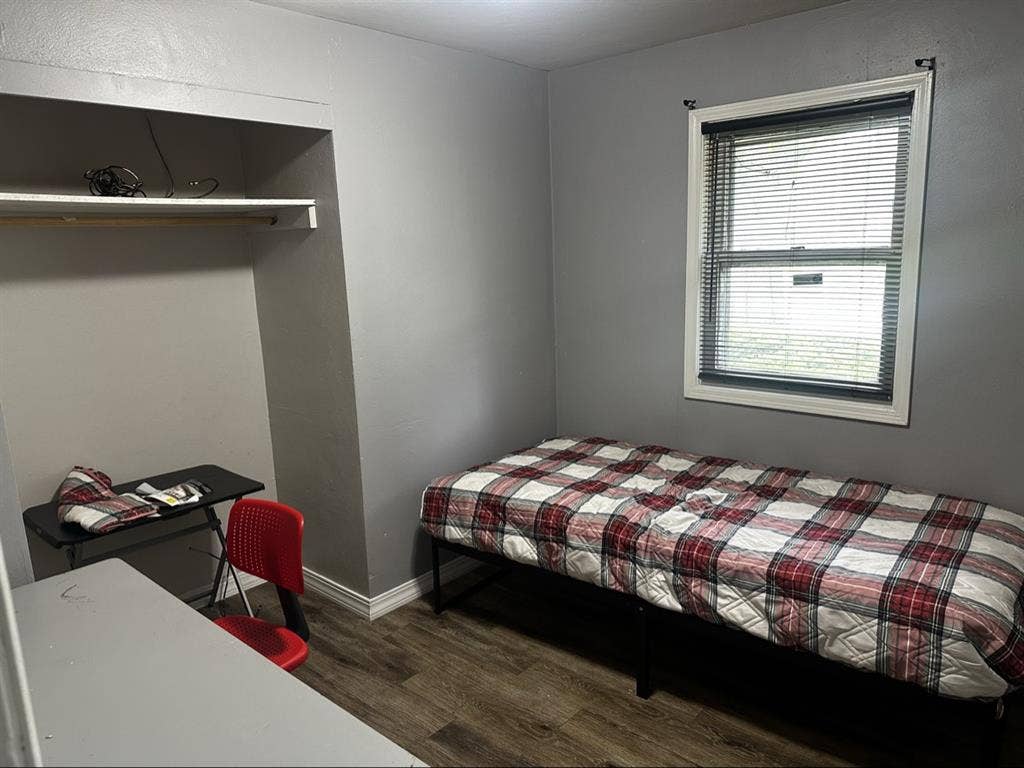 hundred per
room