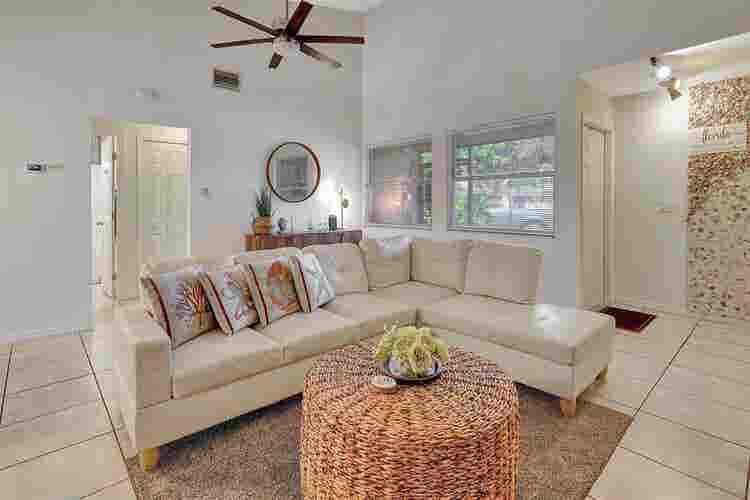 Coastal Charm Cozy Home - BR