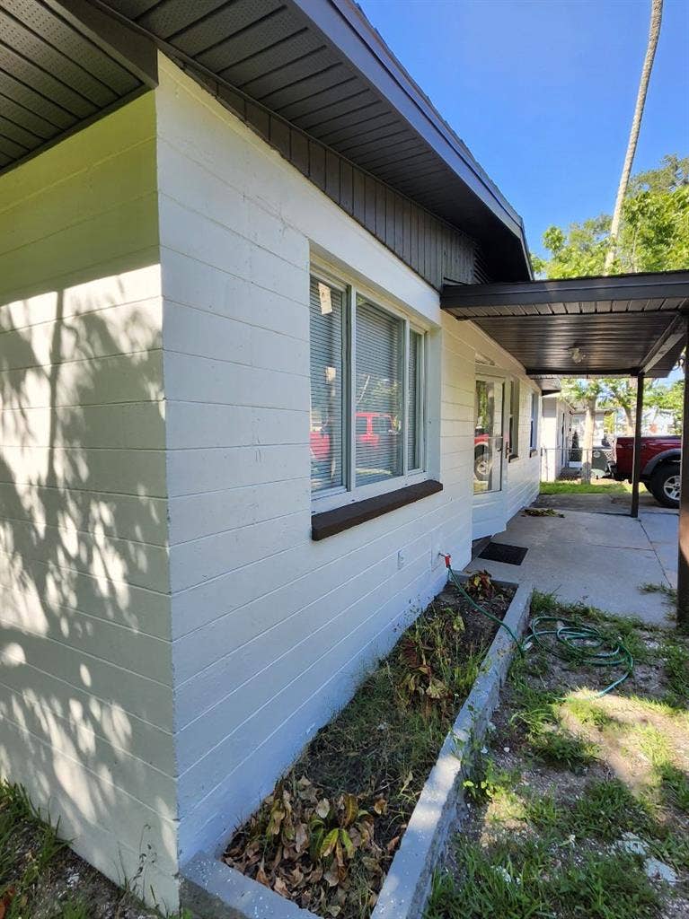 Looking for male college roommate
