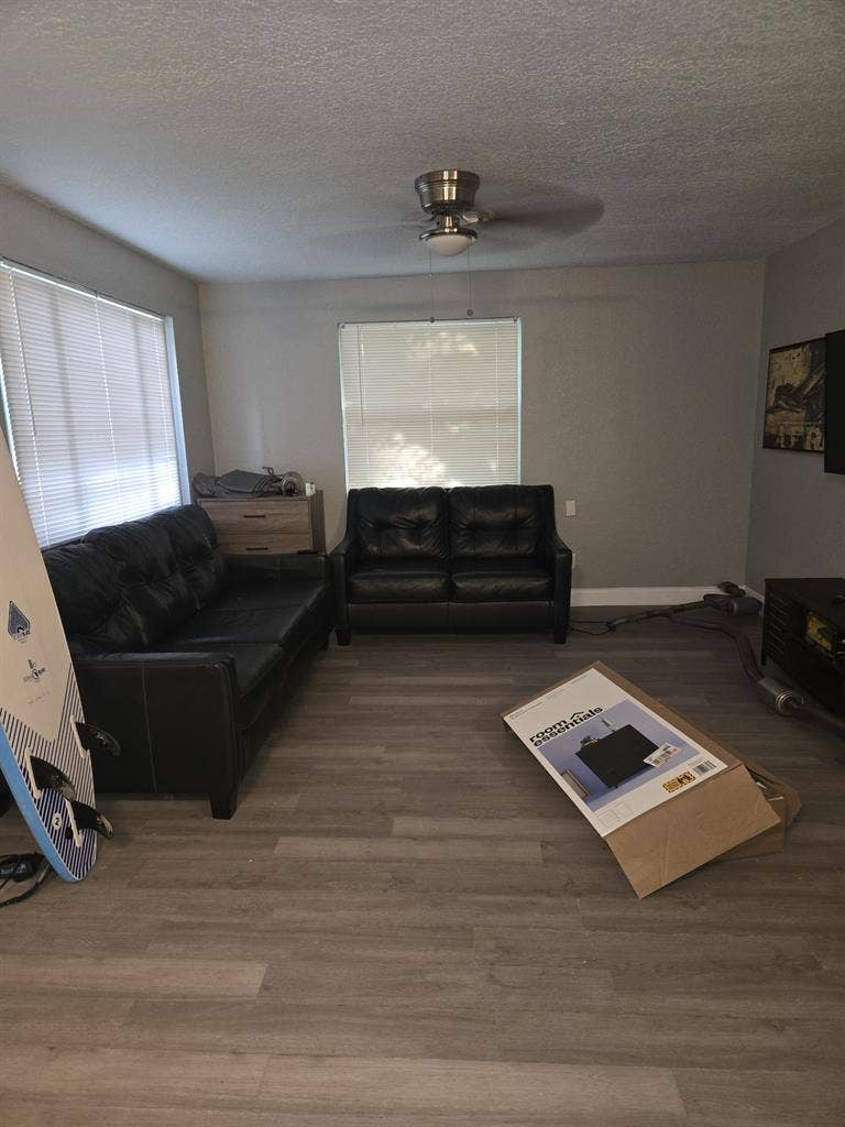 Looking for male college roommate