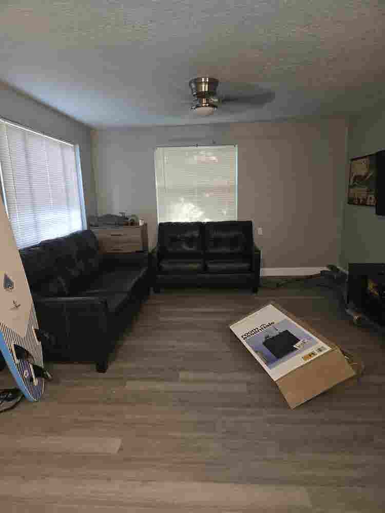 Looking for male college roommate