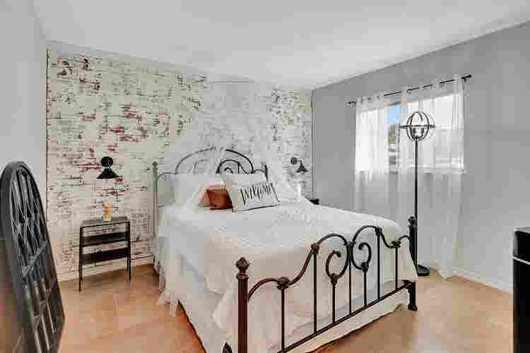 Rustic Cozy Escape - BR