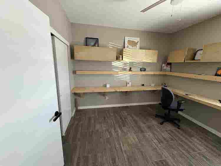Room for rent $