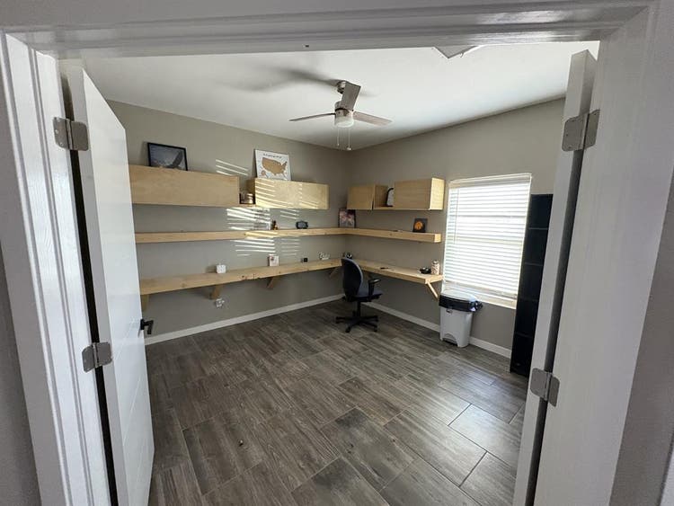 Room for rent $
