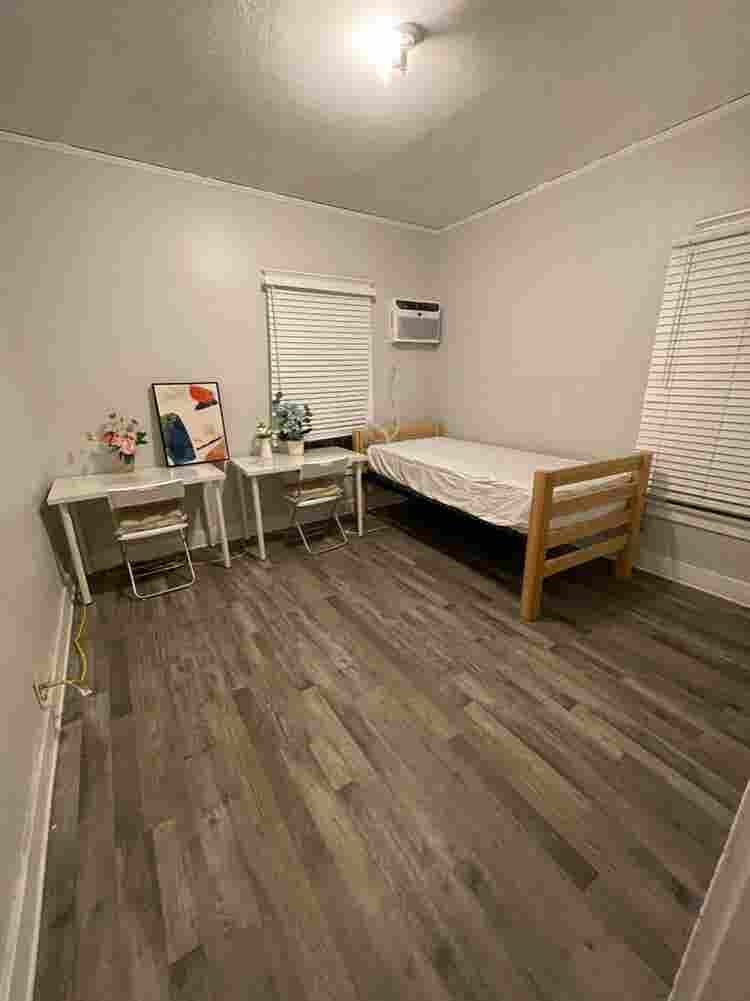 Two Bed Private Room Prime location