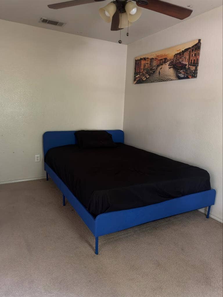 Room For Rent!