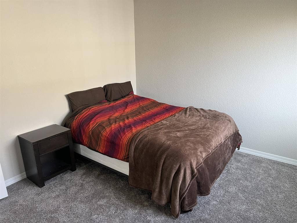 room for rent, garage parking