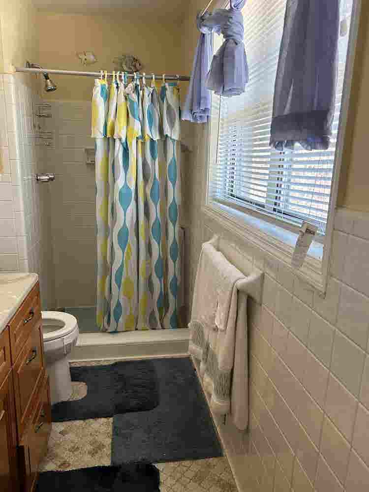 Looking For Roommate