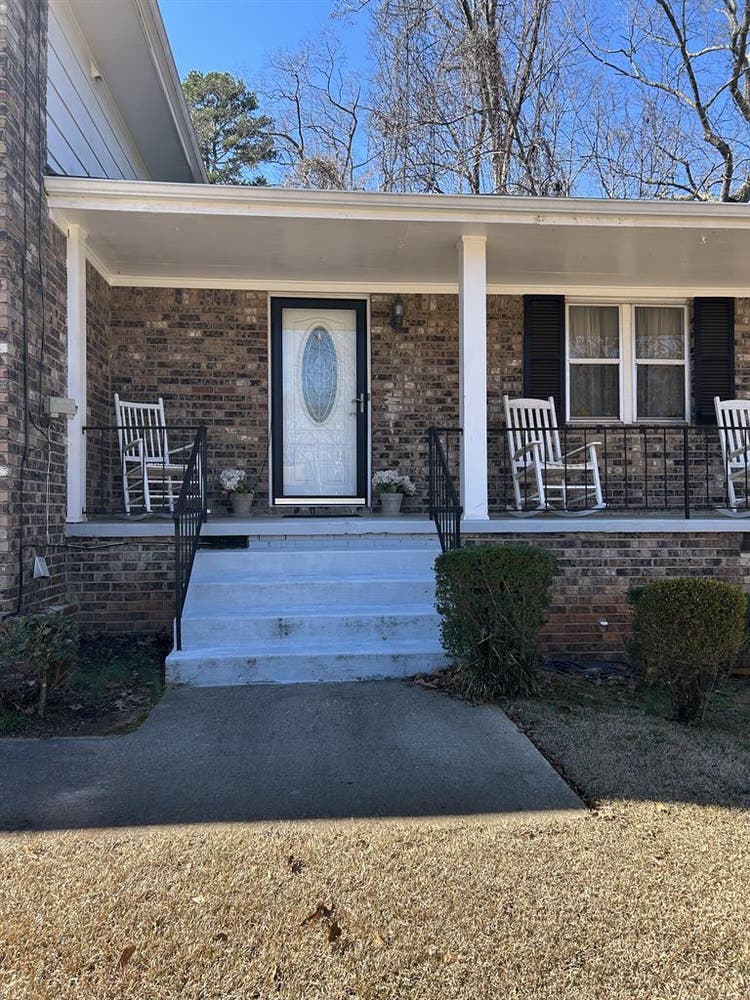 Looking For Roommate