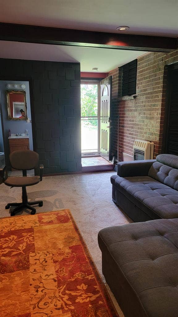 SPACIOUS STUDIO WITH PRIVATE ENTRAN
