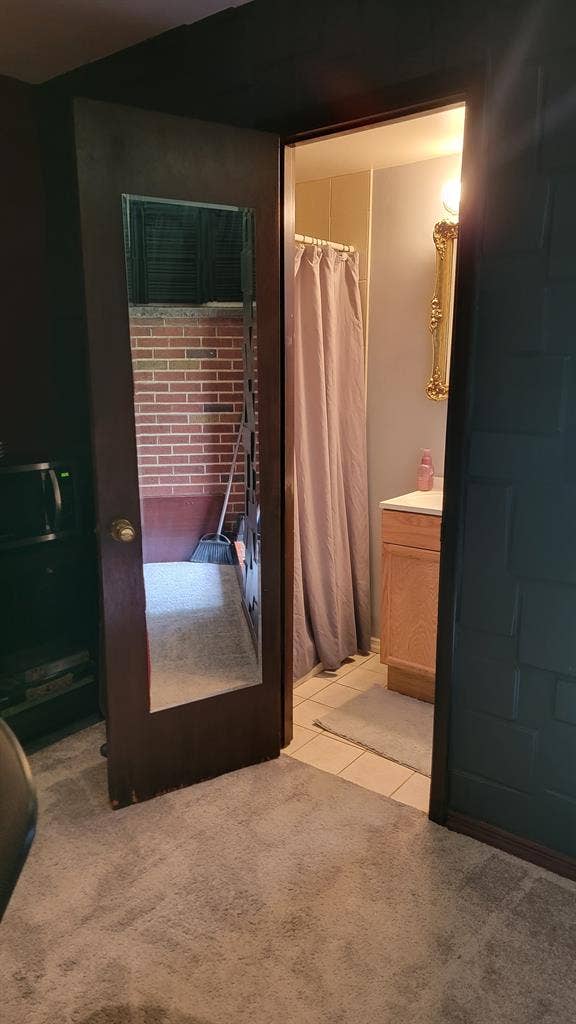 SPACIOUS STUDIO WITH PRIVATE ENTRAN