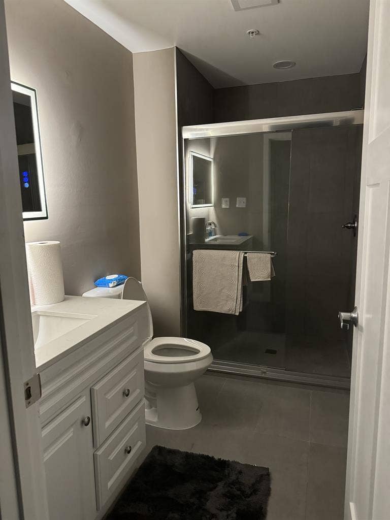 Private Bed/Private Bath Studio