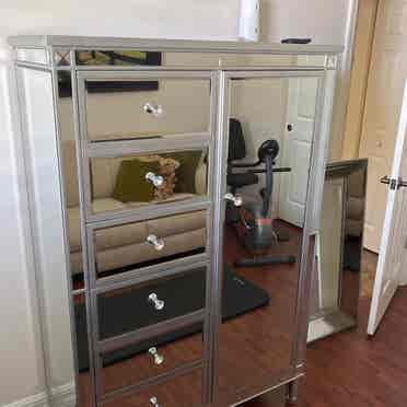 Looking for a roommate in my home