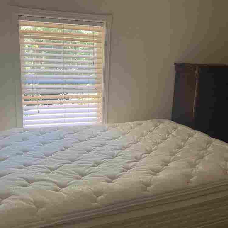 2 rooms available immediately!