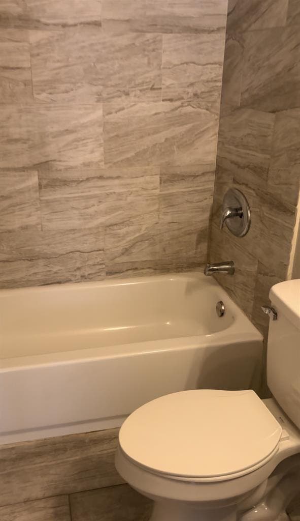 Cozy private room available now!