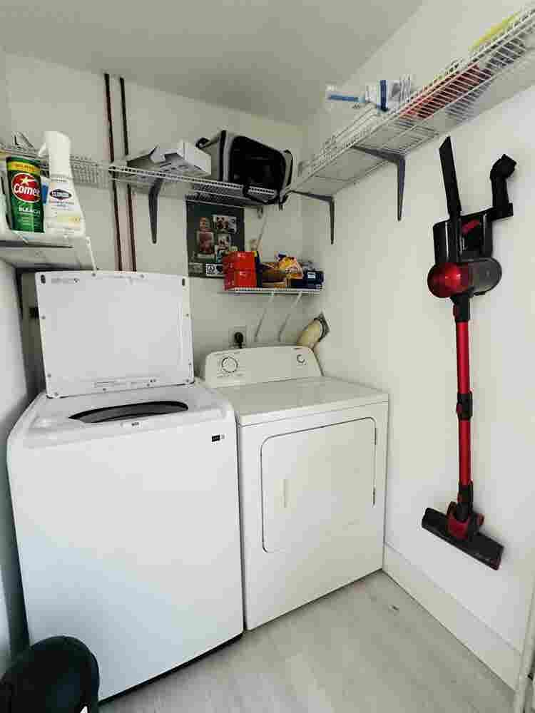 Room for rent in waterfront home