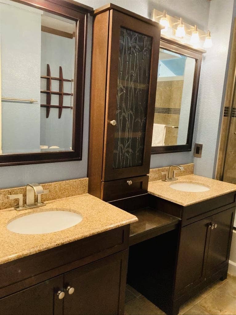 Spacious bedroom for rent!!