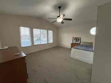 Spacious bedroom for rent!!