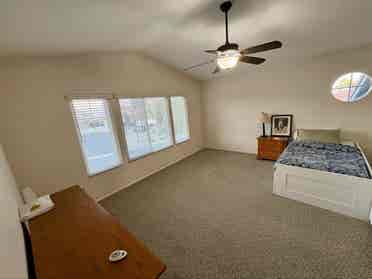 Spacious bedroom for rent!!