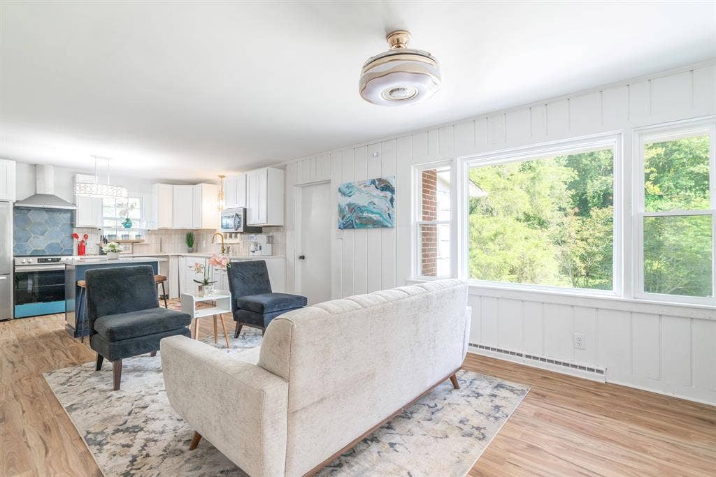 Large Bedroom near Hanes Mall