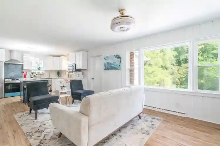 Large Bedroom near Hanes Mall