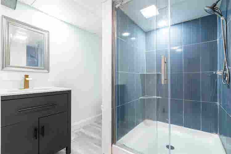 Large Bedroom near Hanes Mall