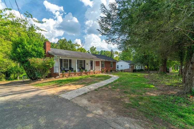 Large Bedroom near Hanes Mall