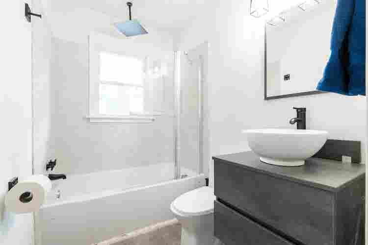 Large Bedroom near Hanes Mall