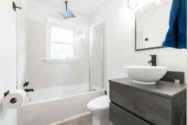 Large Bedroom near Hanes Mall