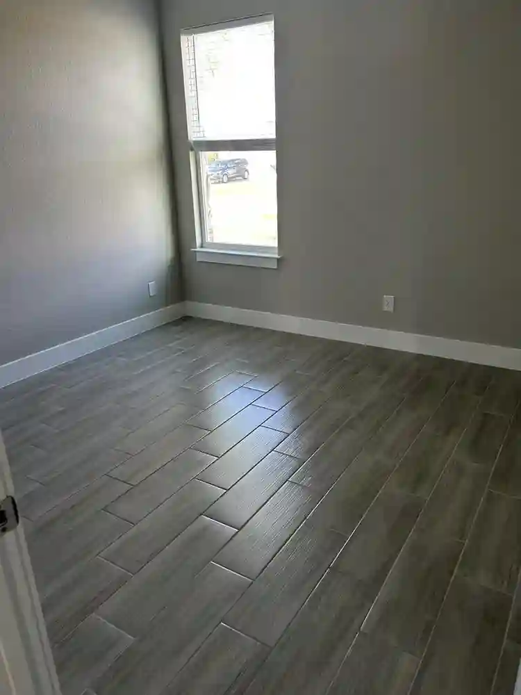 ROOMS AVAILABLE IN 4 BEDROOM HOUSEE