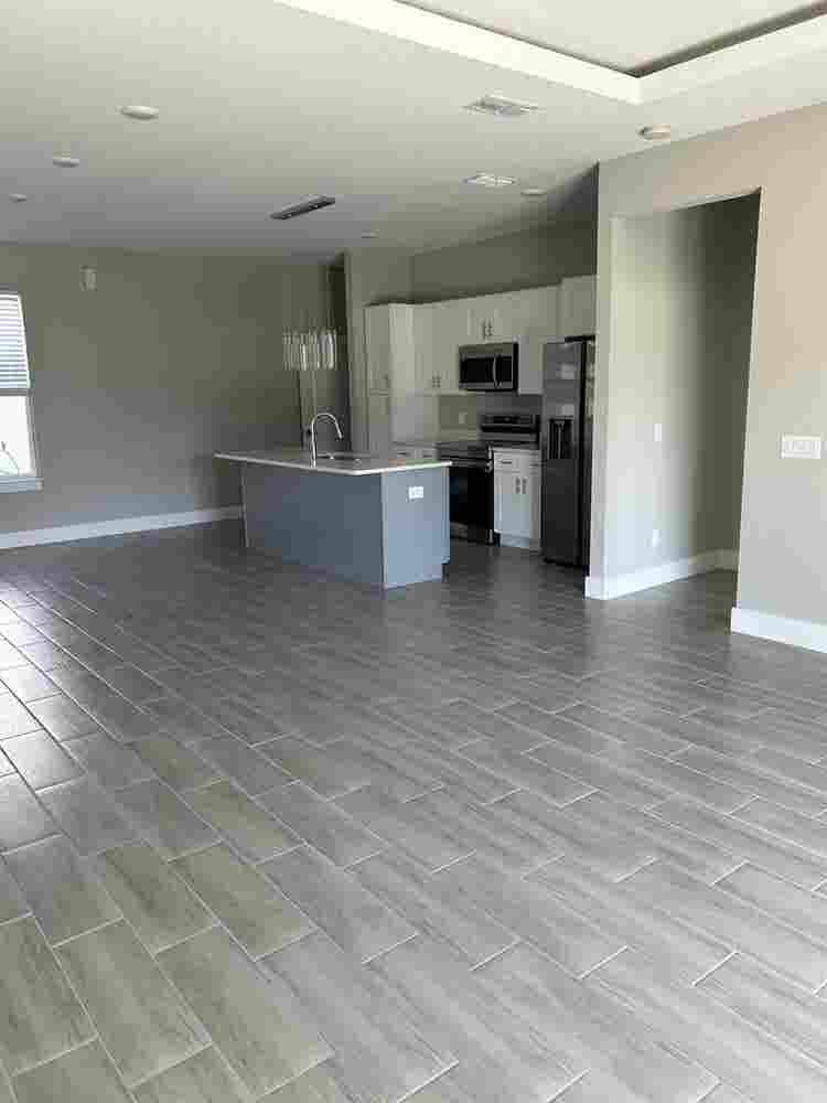 ROOMS AVAILABLE IN 4 BEDROOM HOUSEE