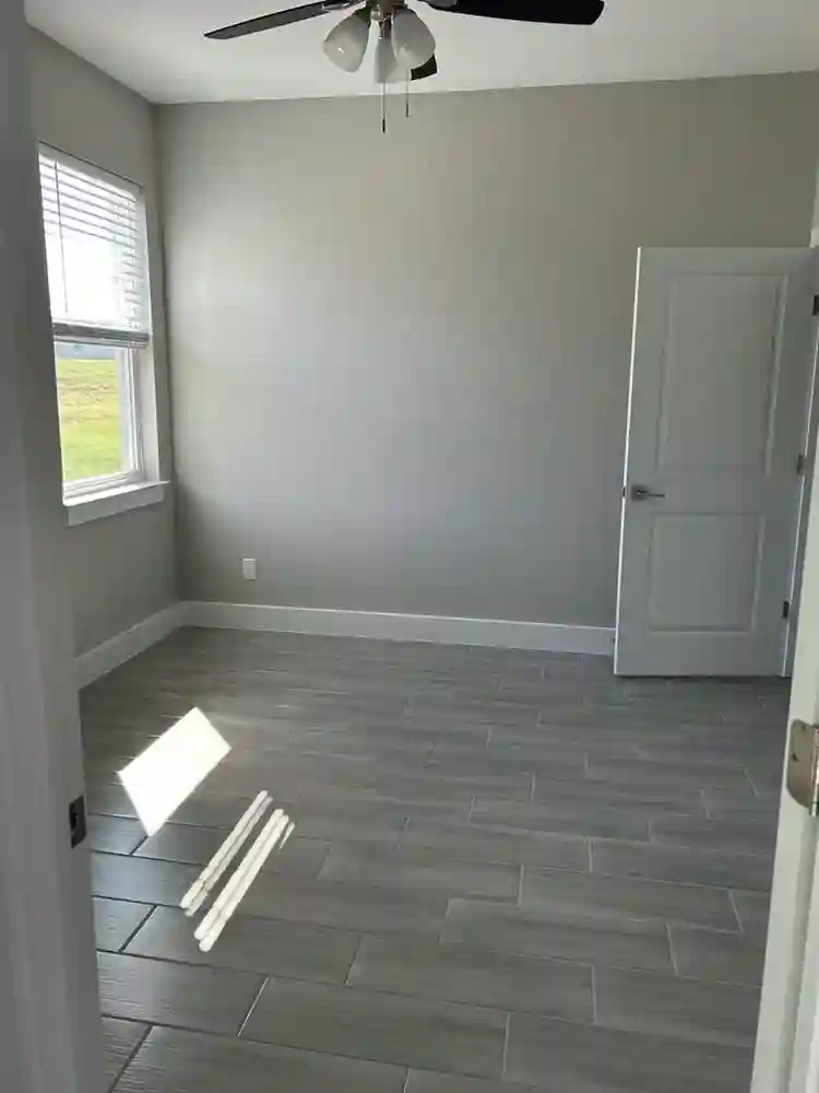 ROOMS AVAILABLE IN 4 BEDROOM HOUSEE