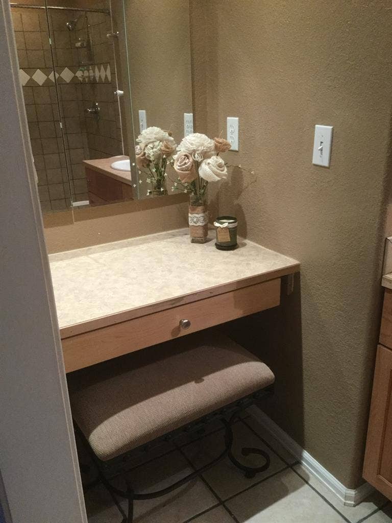Large Furnished Room w/Bath